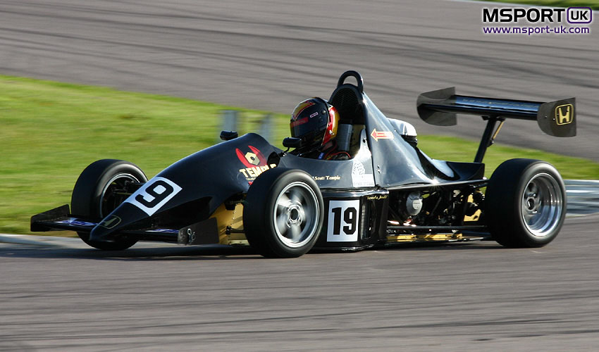Loading Image 00983...