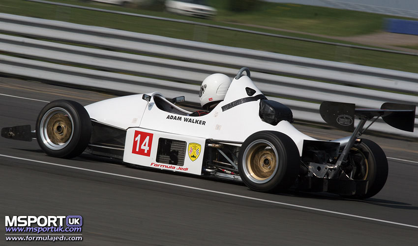 Loading Image 02635...